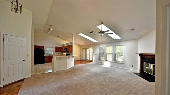 Building Photo - 4810 Hampton Square Dr