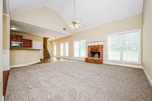 Building Photo - 221 Hedgewood Dr