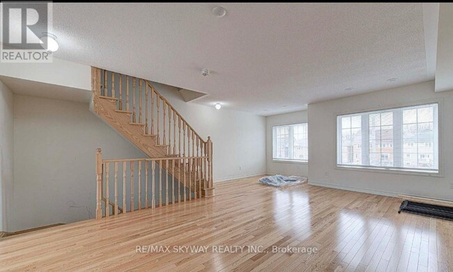 Building Photo - 11-11 Autumnwood Ave