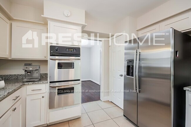 Foto del edificio - 1619 Castlerock Drive