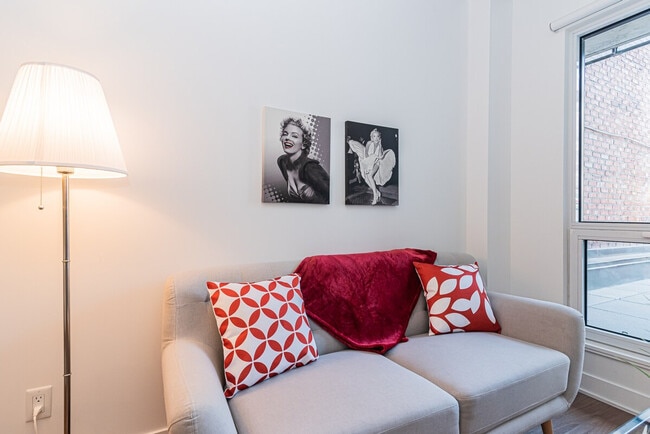 Building Photo - 540 Boul. de Maisonneuve E