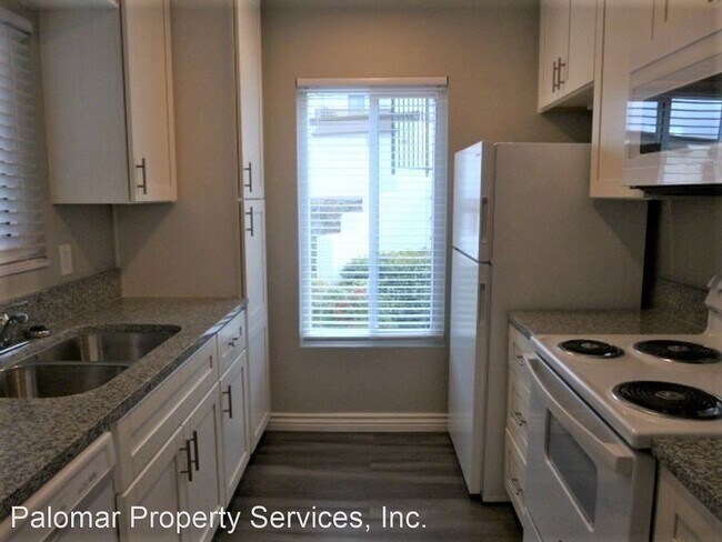 Building Photo - 874 S Rancho Santa Fe Rd