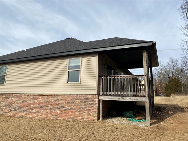 Building Photo - 108 S Woodsprings Dr