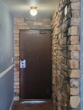 Building Photo - 258 E Bailey Rd