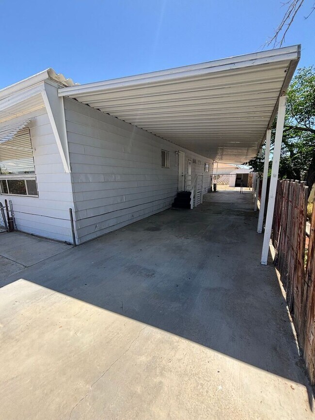 Foto del edificio - Updated 3 bedroom, 2 bathroom mobile!