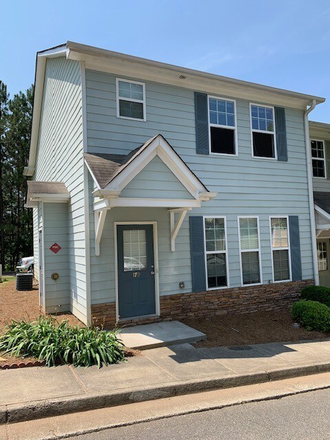 Foto principal - 179 Riverstone Commons Cir