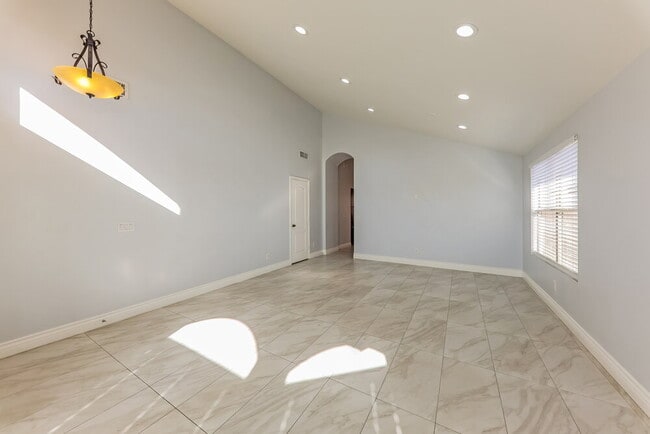 Building Photo - 6490 W Wahalla Ln