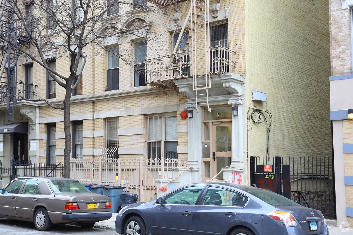 Building Photo - 203 W 147th St