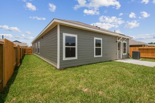 Building Photo - 15834 Berry Hl Dr