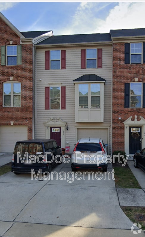Building Photo - 302 Brenton Rd