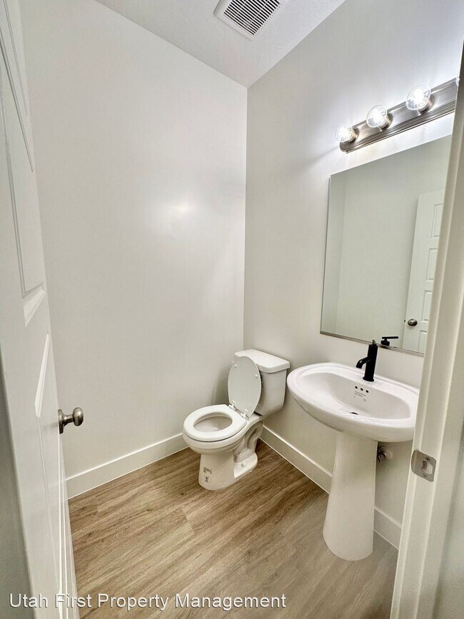 Foto del edificio - 4 br, 2.5 bath House - 5898 S Legolas Ln