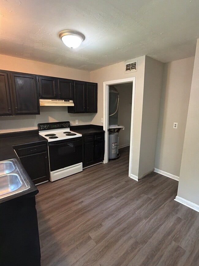 Building Photo - 807 Holder Ct