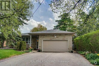 Building Photo - 19 Versend Dr