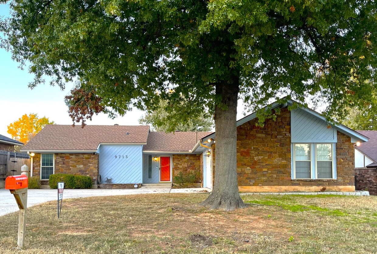 Foto principal - Midwest City Gem: Spacious 3 Bed, 2 Bath H...