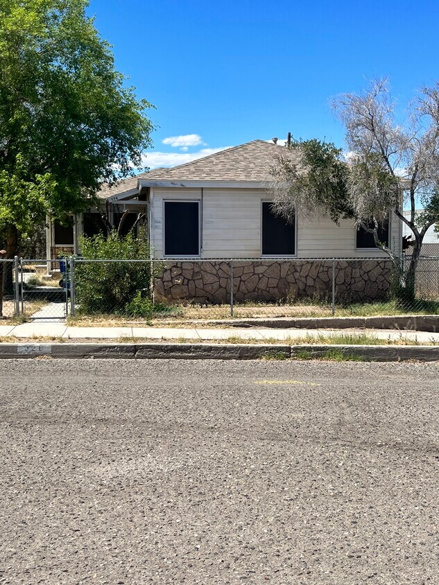 Front of unit - 326 F St