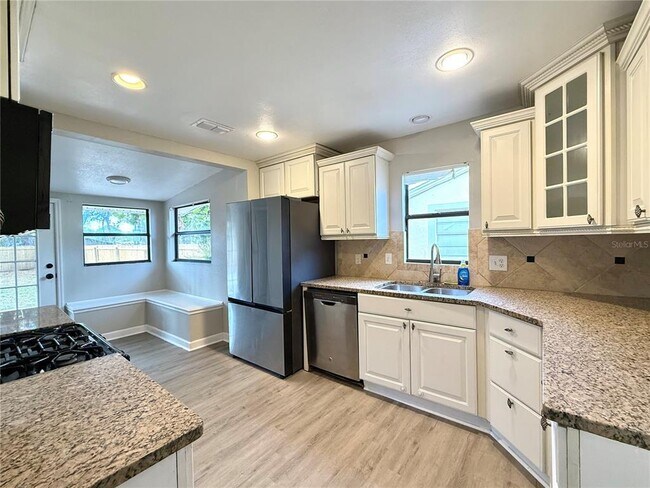 Foto del edificio - 5530 Crissman Dr N