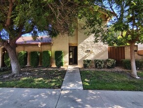 Building Photo - 939 Claremont Ct