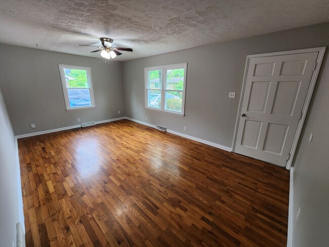 Building Photo - 103 Maple Ct