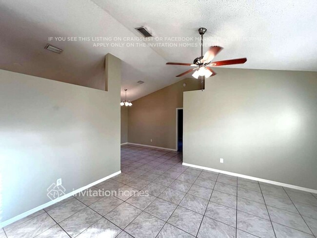 Building Photo - 1649 SE Lorraine St