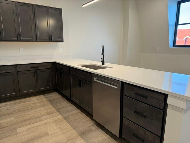 Foto del edificio - 106 E Erie St