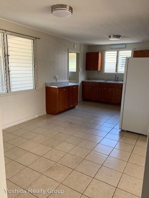 Building Photo - 608 Kaimana St