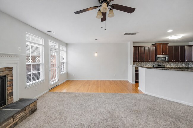 Foto del edificio - Townhomes at Ayrsley: Stunning 3-Bedroom Home with Modern Flair!