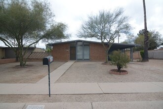 Building Photo - 7136 E Elbow Bay Dr