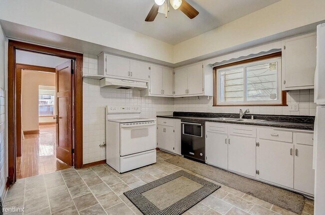 Building Photo - 3 br, 1 bath Duplex - 1417 South 56th Stre...
