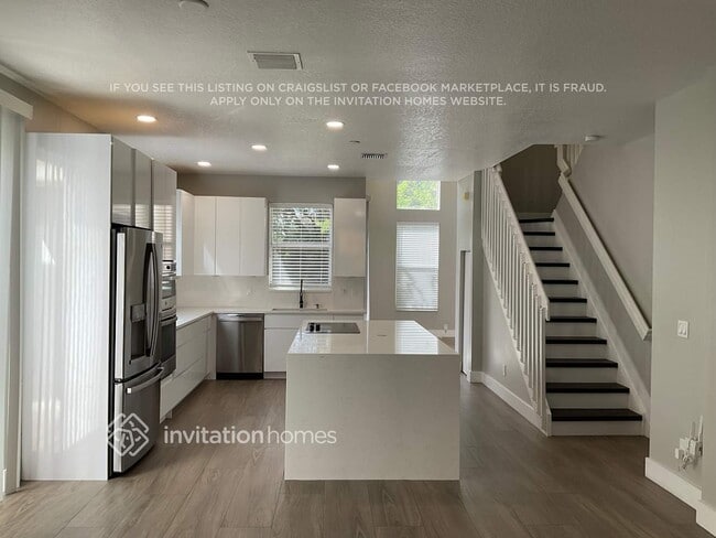 Building Photo - 5828 NW 120th Ave