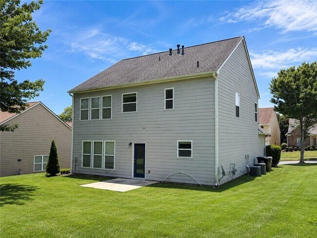 Building Photo - 2268 White Alder Dr NE