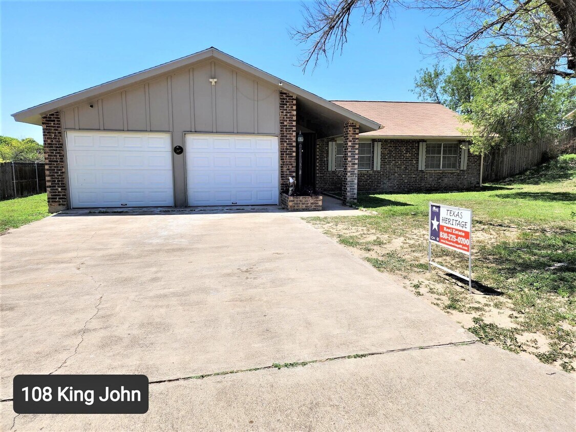 Foto principal - 108 King Johns Pl