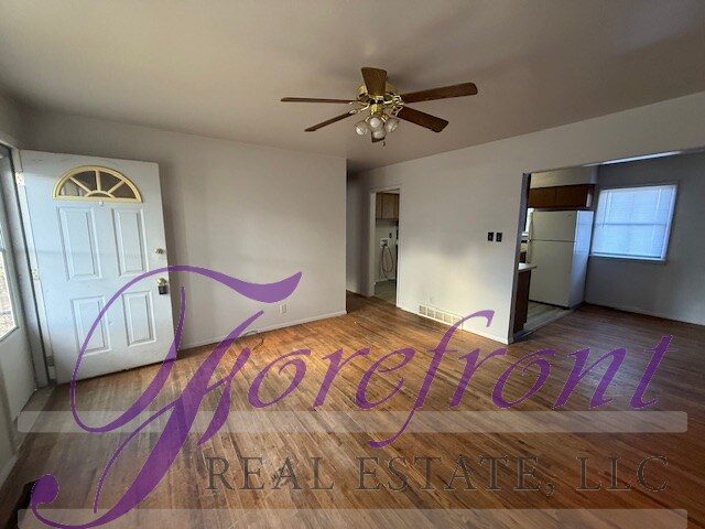 Foto del edificio - 1834 S Fairdale Ave