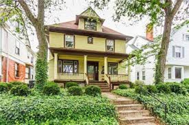 Building Photo - 209 S Goodman
