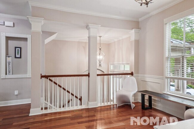 Foto del edificio - 3301 Twinrose Pl