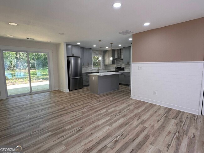 Building Photo - 3418 Pinehill Dr