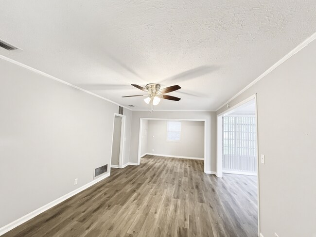 Foto del edificio - 2640 Bayview Rd