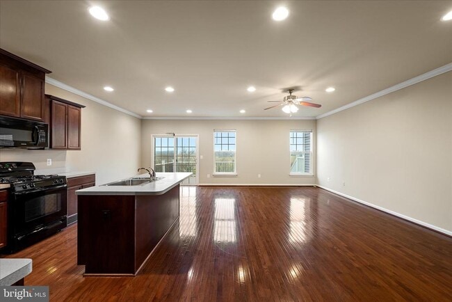 Building Photo - 105 Domino Ct