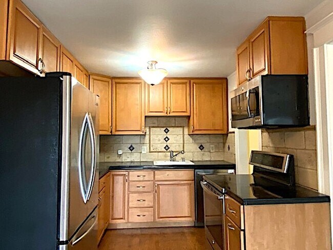 Foto del edificio - Spacious View Condo on Green Lake