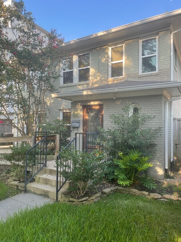 Foto principal - 2412 Woodhead St