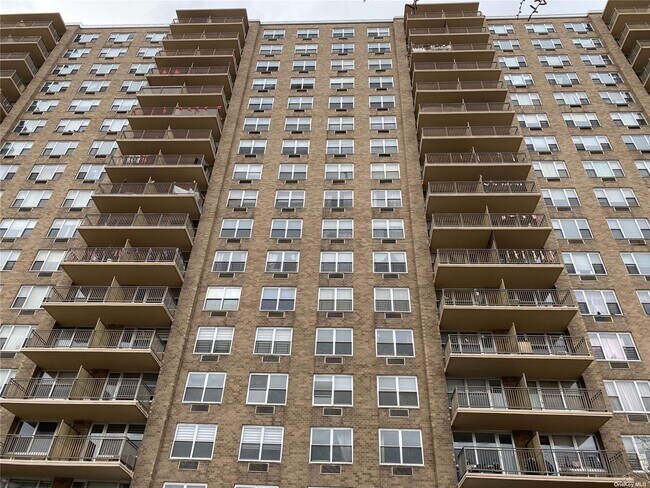 Building Photo - 41-40 Union St