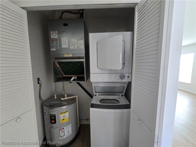 Building Photo - 6923 San Benito Dr