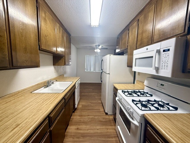 Kitchen - 11819 Kiowa Ave