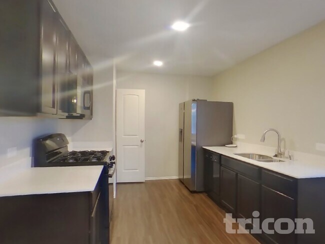 Foto del edificio - 5557 McClelland St