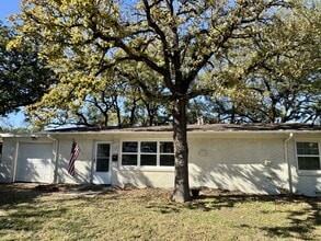 Building Photo - 2212 Sturges Dr