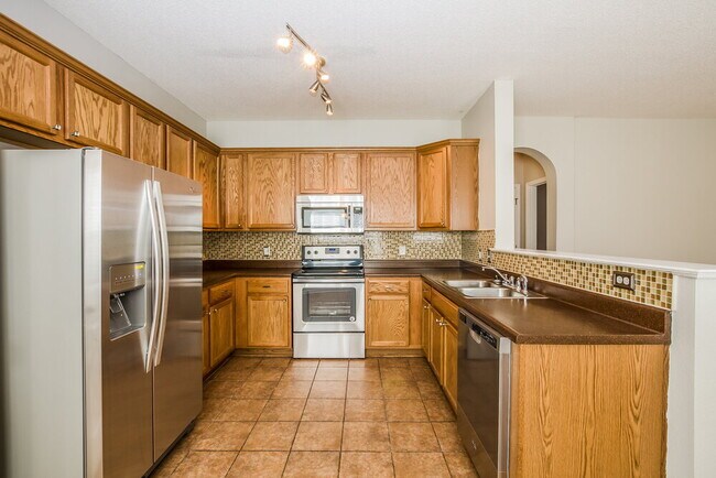 Building Photo - 9934 White Poplar Dr