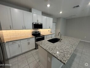 Building Photo - 775 E Furness Dr