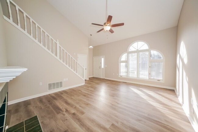 Building Photo - 7202 Nostalgia Ln