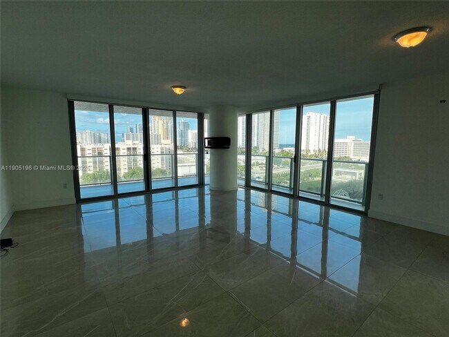 Foto del edificio - 300 Sunny Isles Blvd