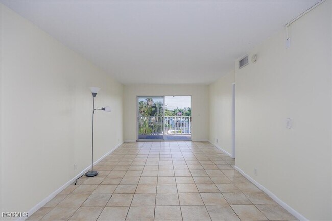 Foto del edificio - 2885 Palm Beach Blvd