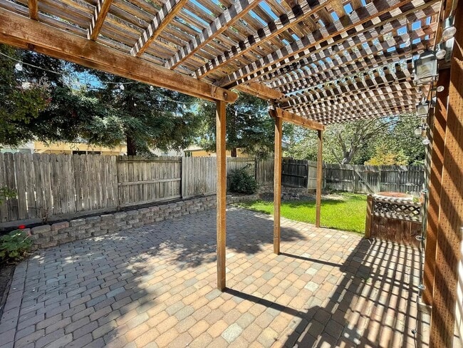 Building Photo - 9400 Trolio Way